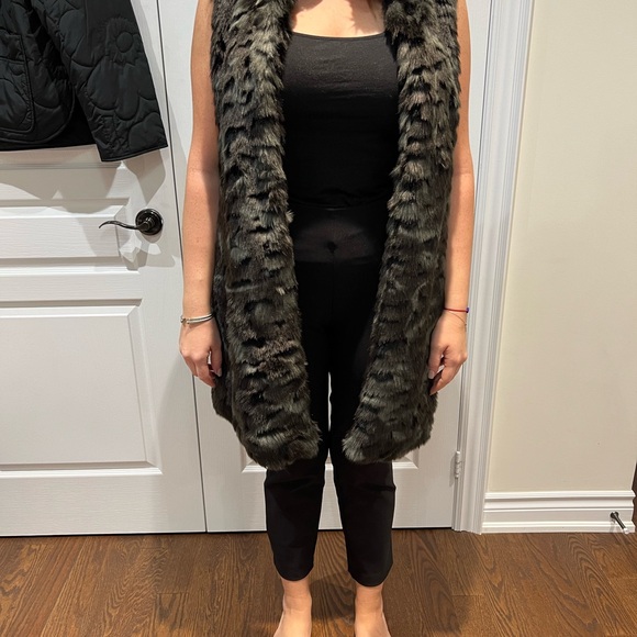 Women’s Faux Fur Vest Holt Renfrew - Picture 6 of 6